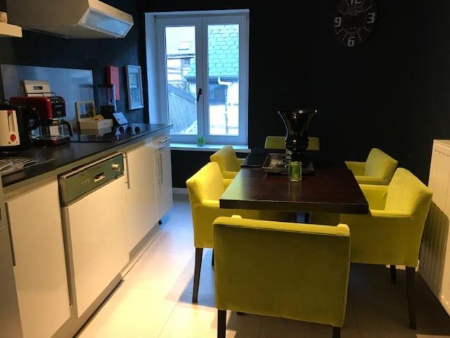 La Tete Ailleurs Hotel Дюрби Екстериор снимка